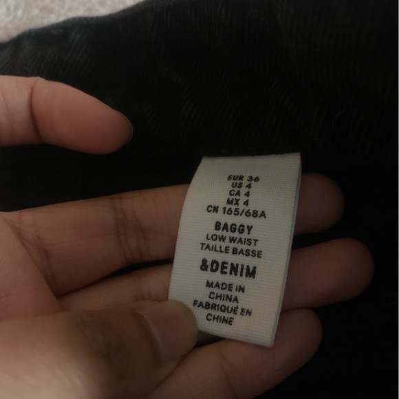 NEVER WORN! LOW WAIST BAGGY JEANS - SIZE 4 - Picture 3 of 3